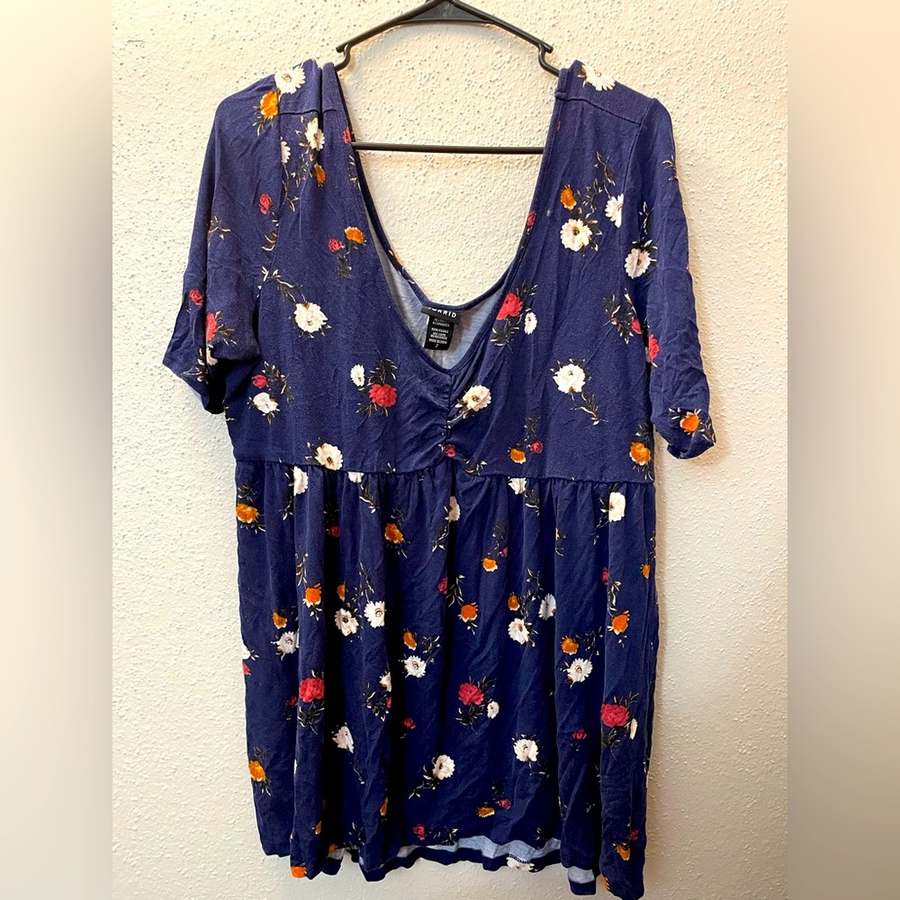 Torrid Navy Blue Blouse with Floral Pattern Size 2 (22/24)